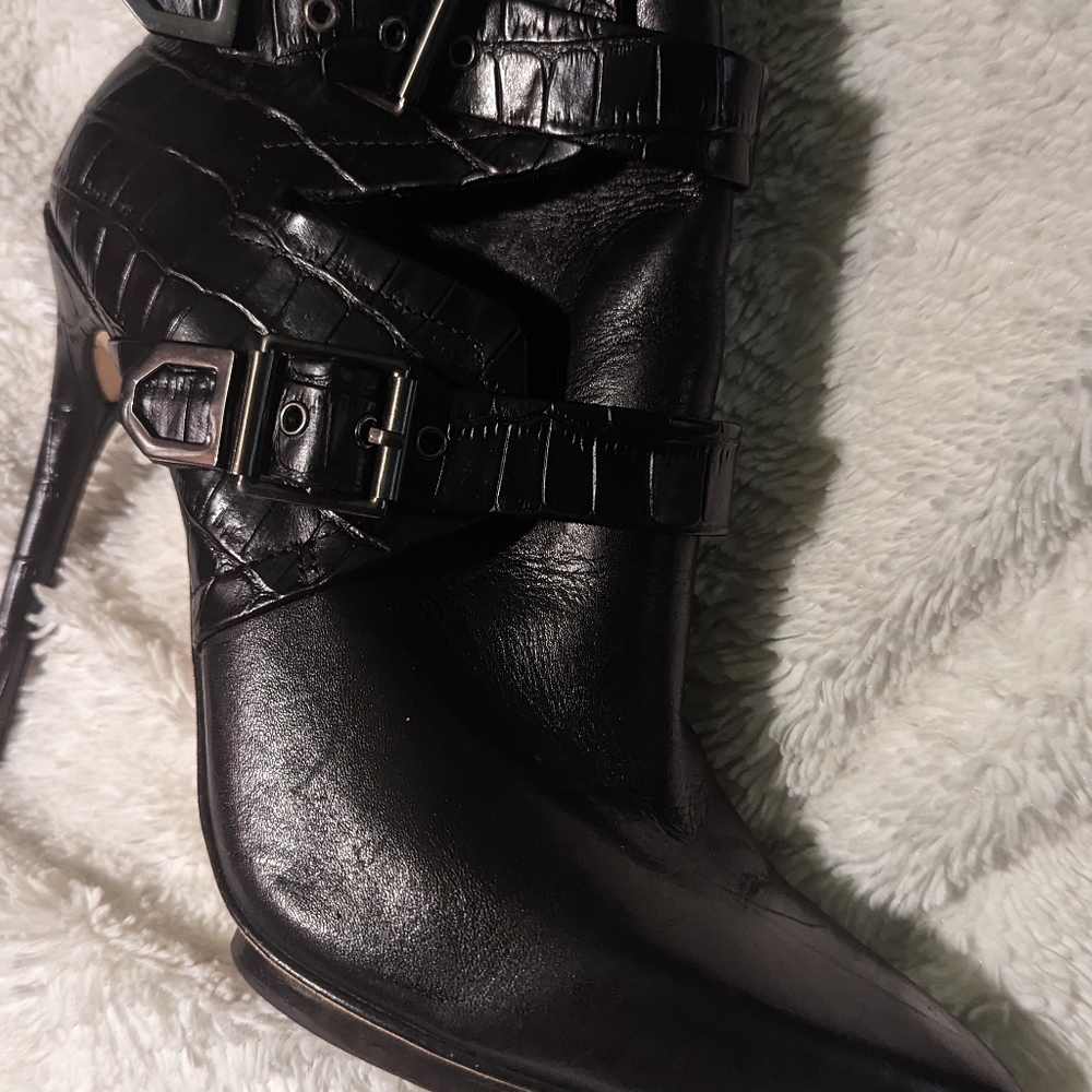 BCBG Maxazria Vero Cuoio Leather Ankle Boots Size 8 1/2